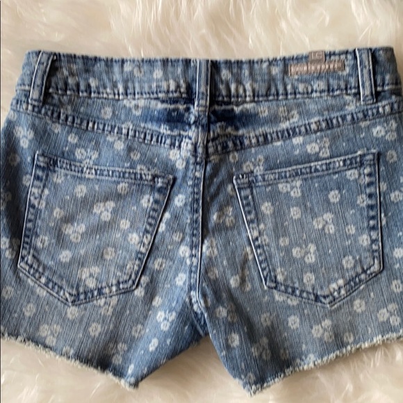 All shorts 2/$30 ✅ Lauren Conrad denim cut offs - Picture 4 of 6
